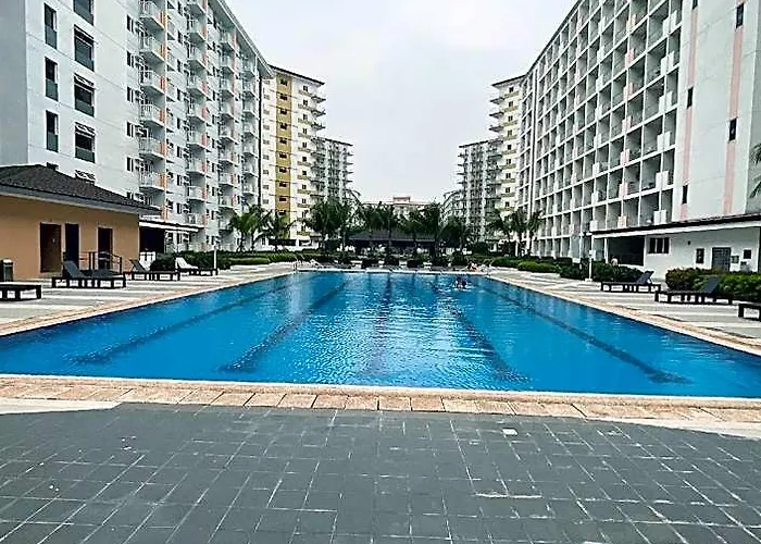 Field Residences Near Airport مانيلا